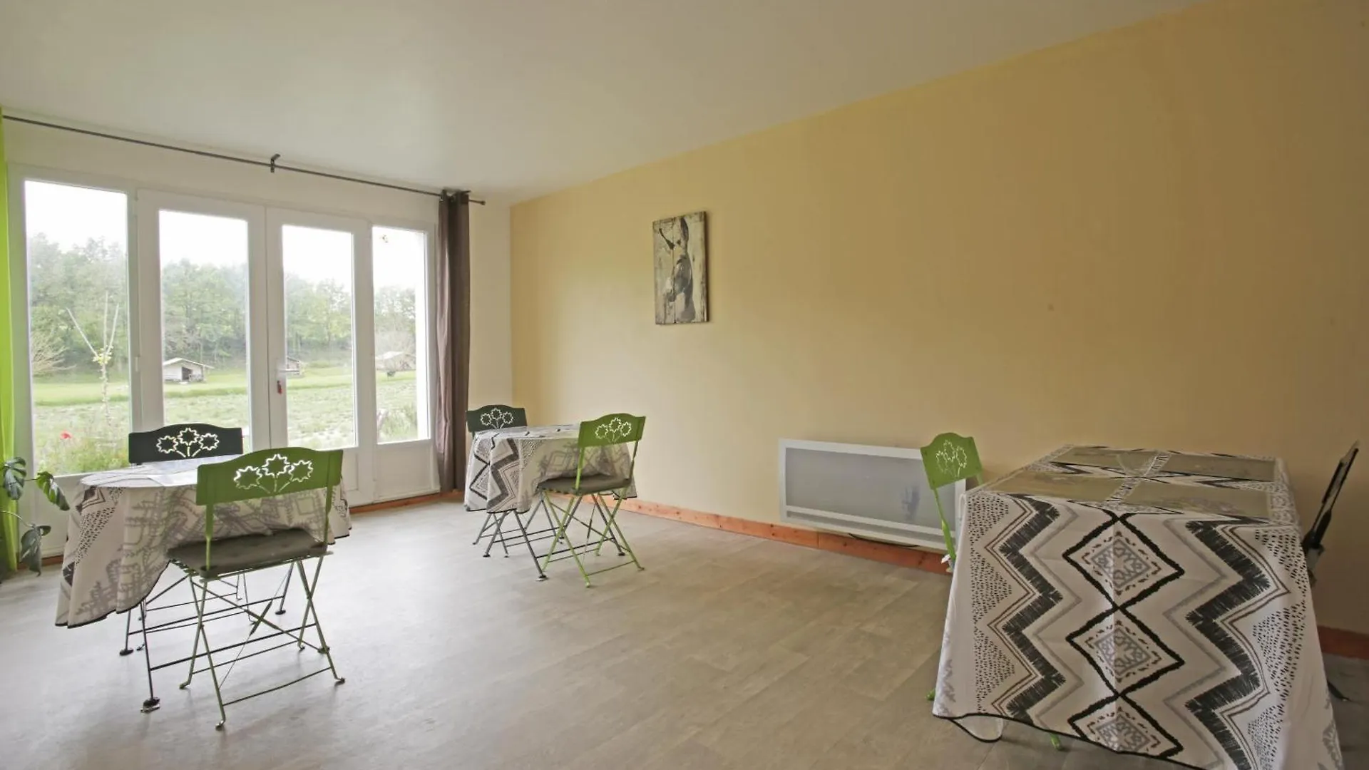 Hotel Les Ânes de Forcalquier 3*,