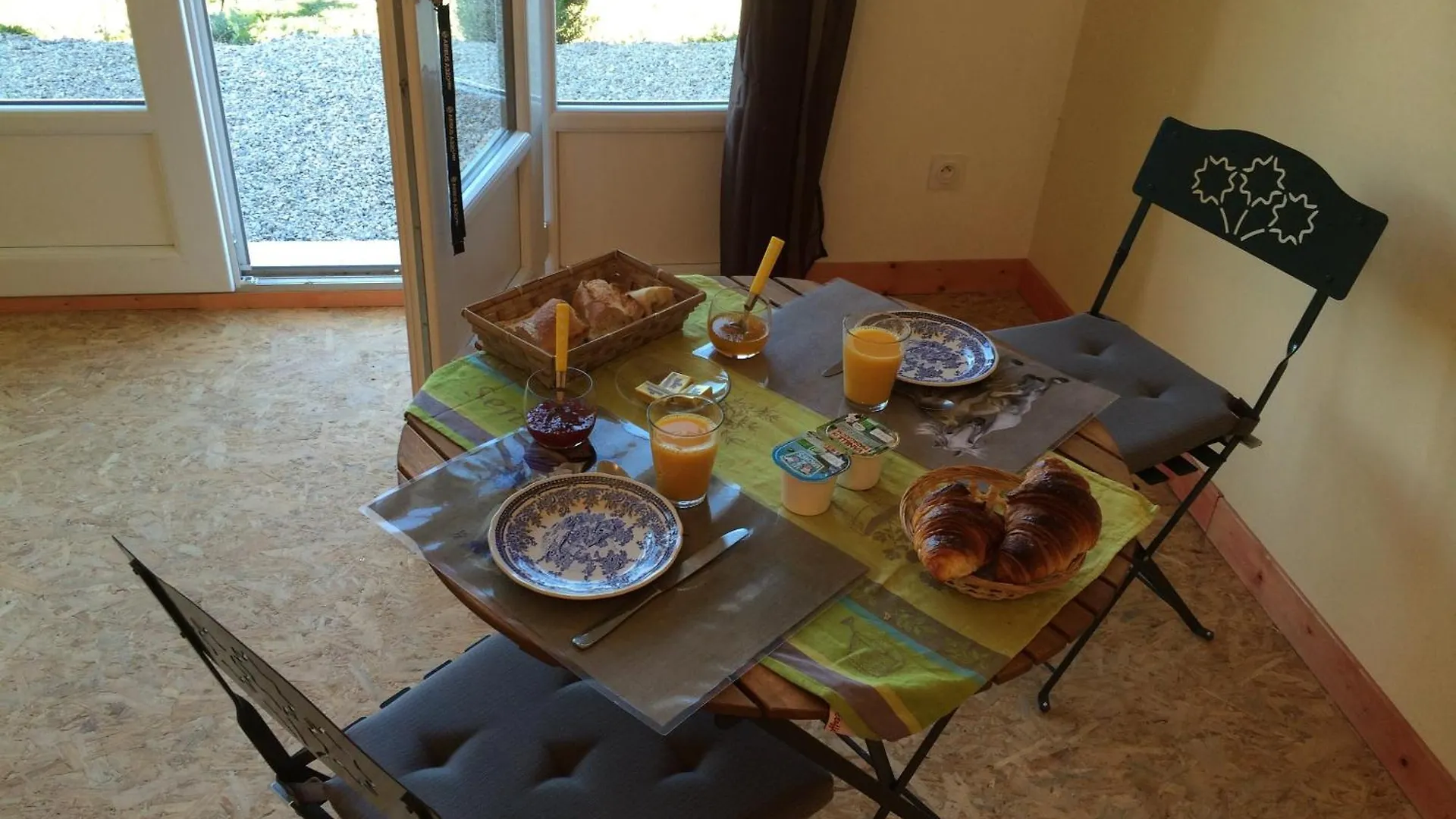 Pensionat Les Anes De Forcalquier Hotell